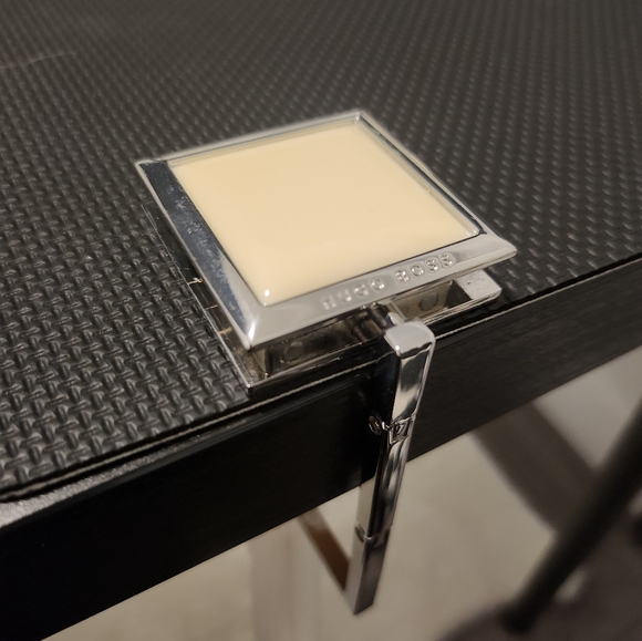 Hugo Boss Saffiano bag hanger - Picture 4 of 4